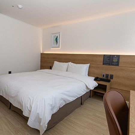 Hotel The Grang Jungmun Seogwipo Esterno foto