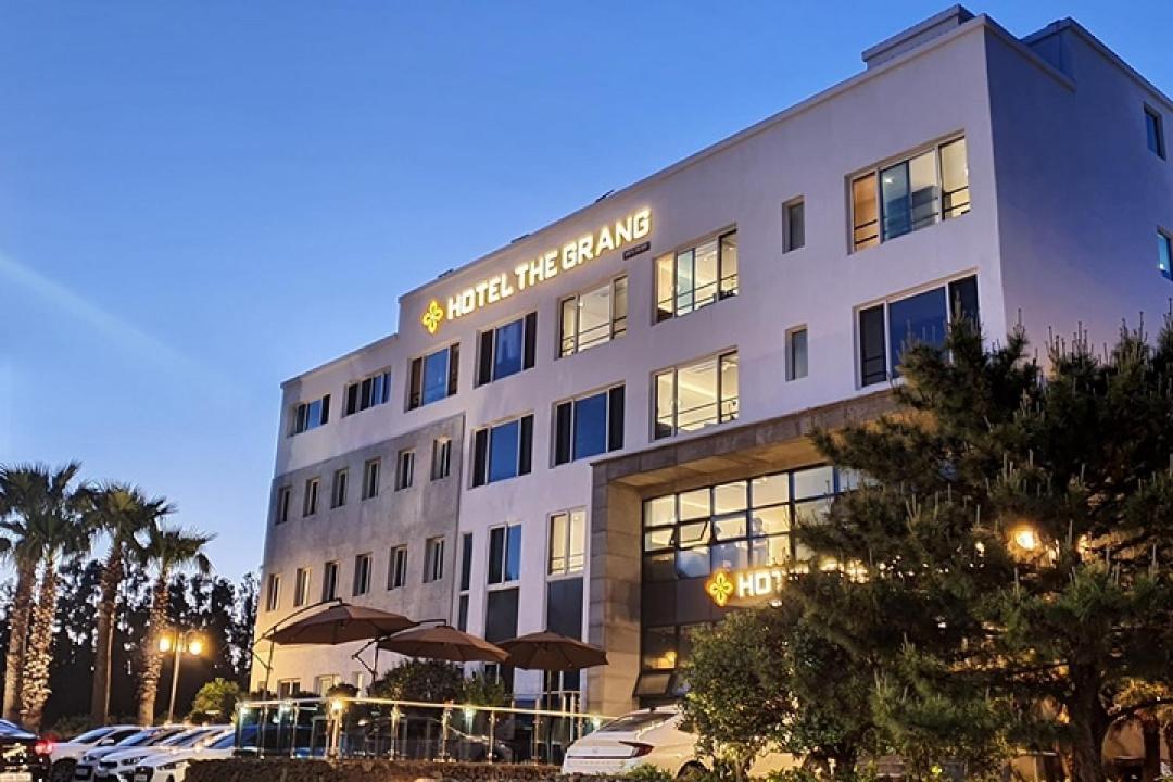 Hotel The Grang Jungmun Seogwipo Esterno foto