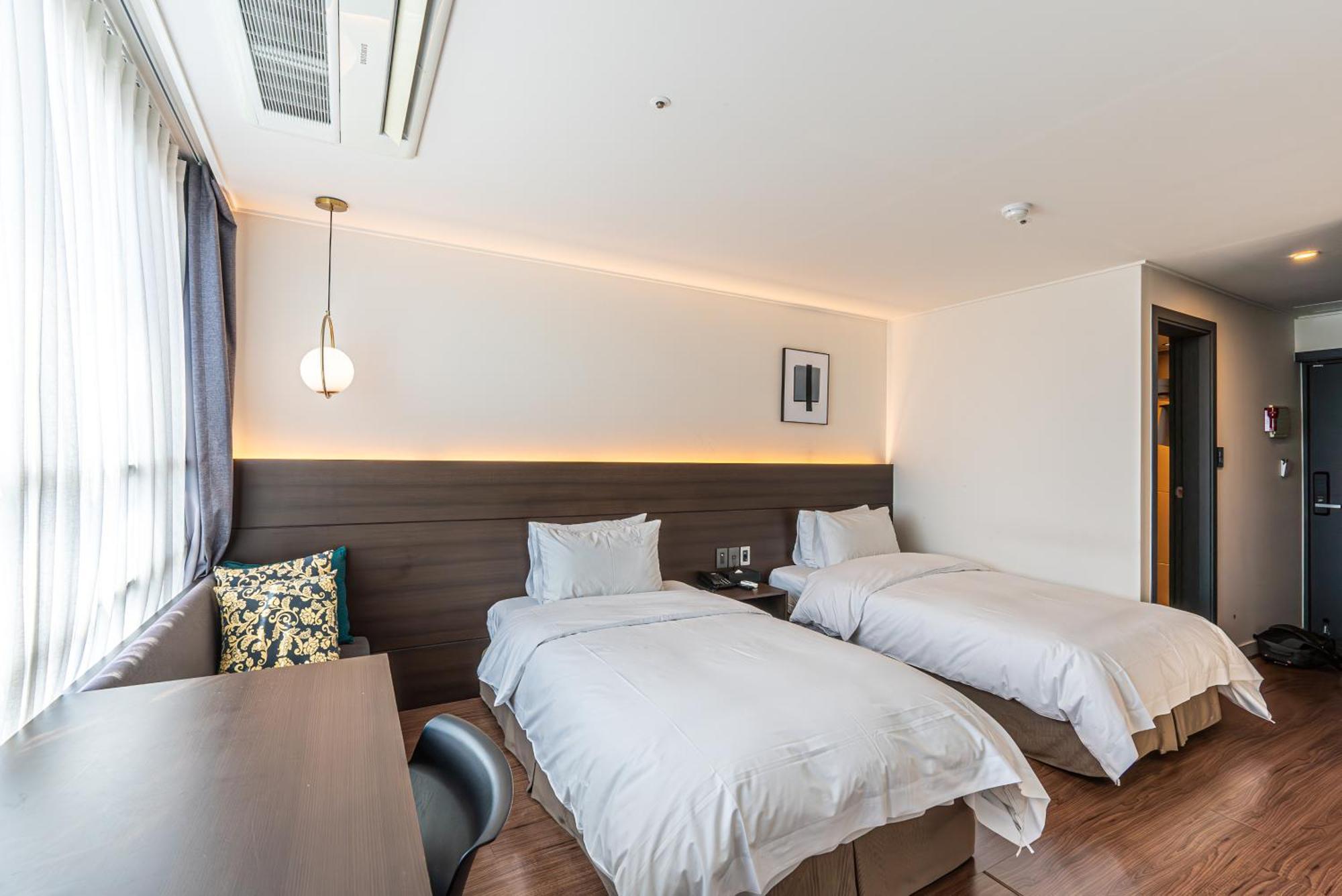 Hotel The Grang Jungmun Seogwipo Esterno foto