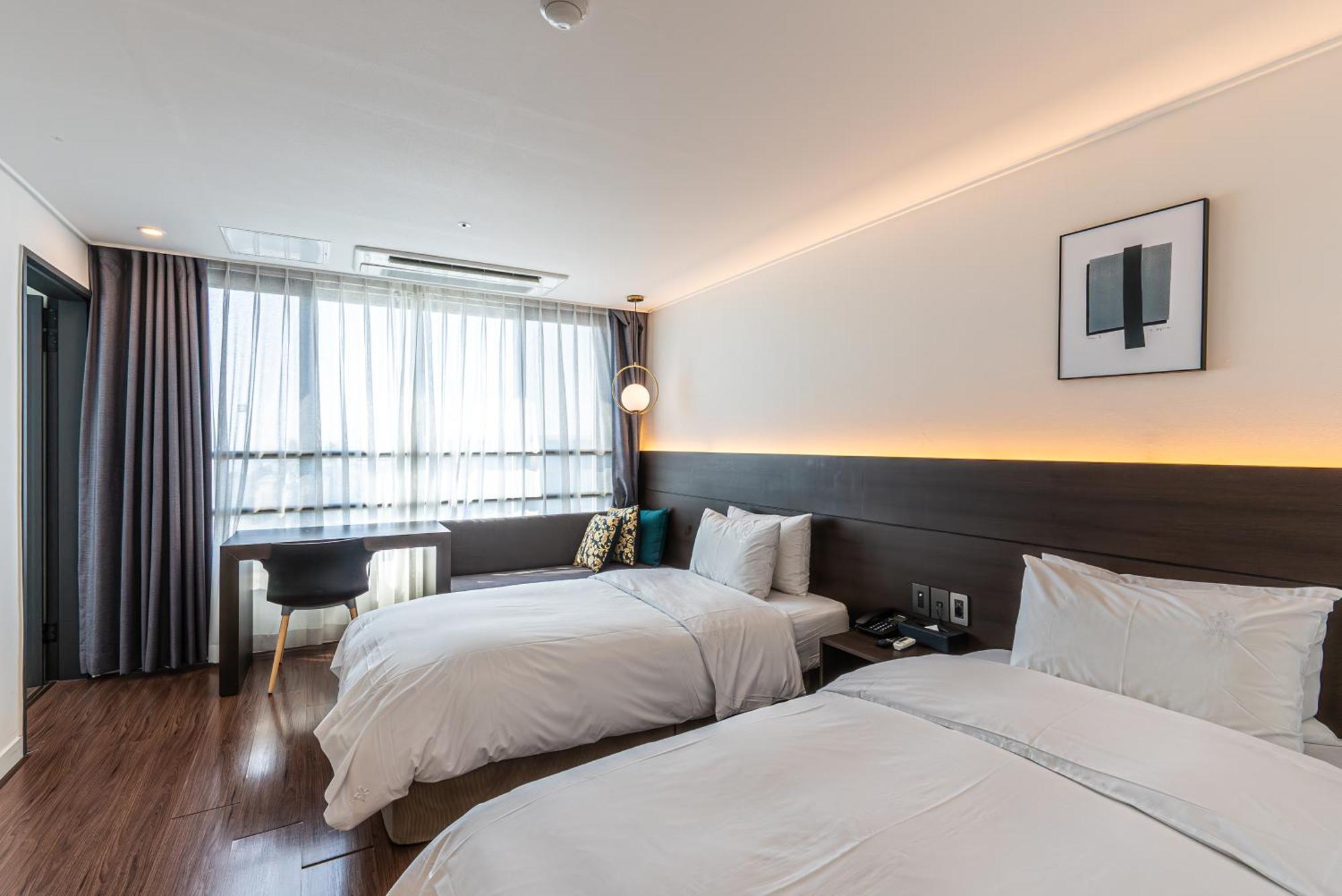 Hotel The Grang Jungmun Seogwipo Esterno foto
