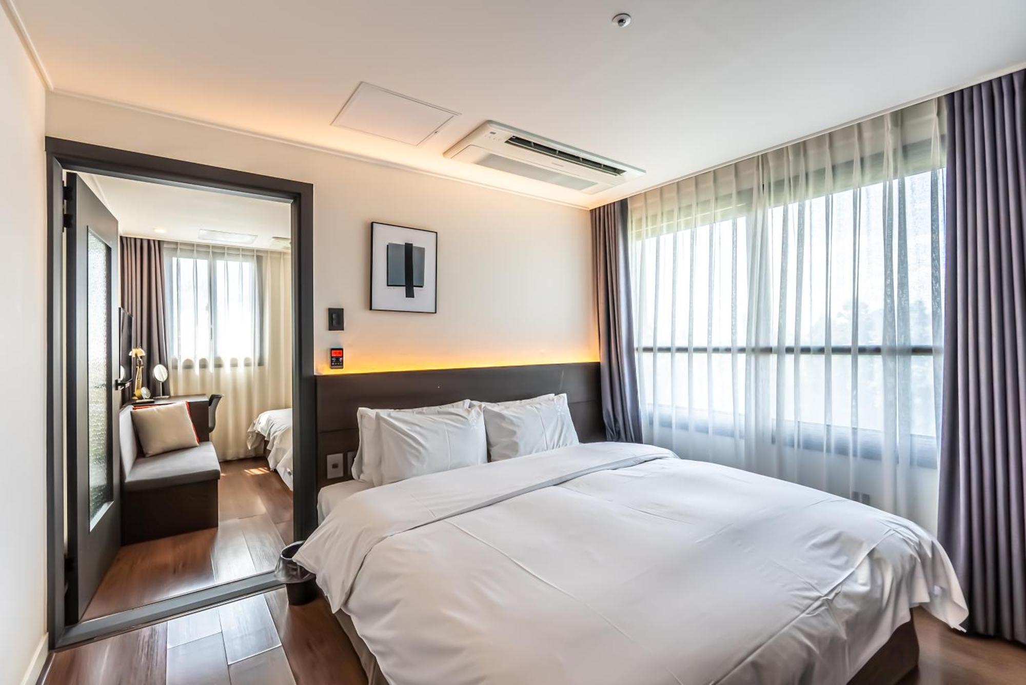 Hotel The Grang Jungmun Seogwipo Esterno foto