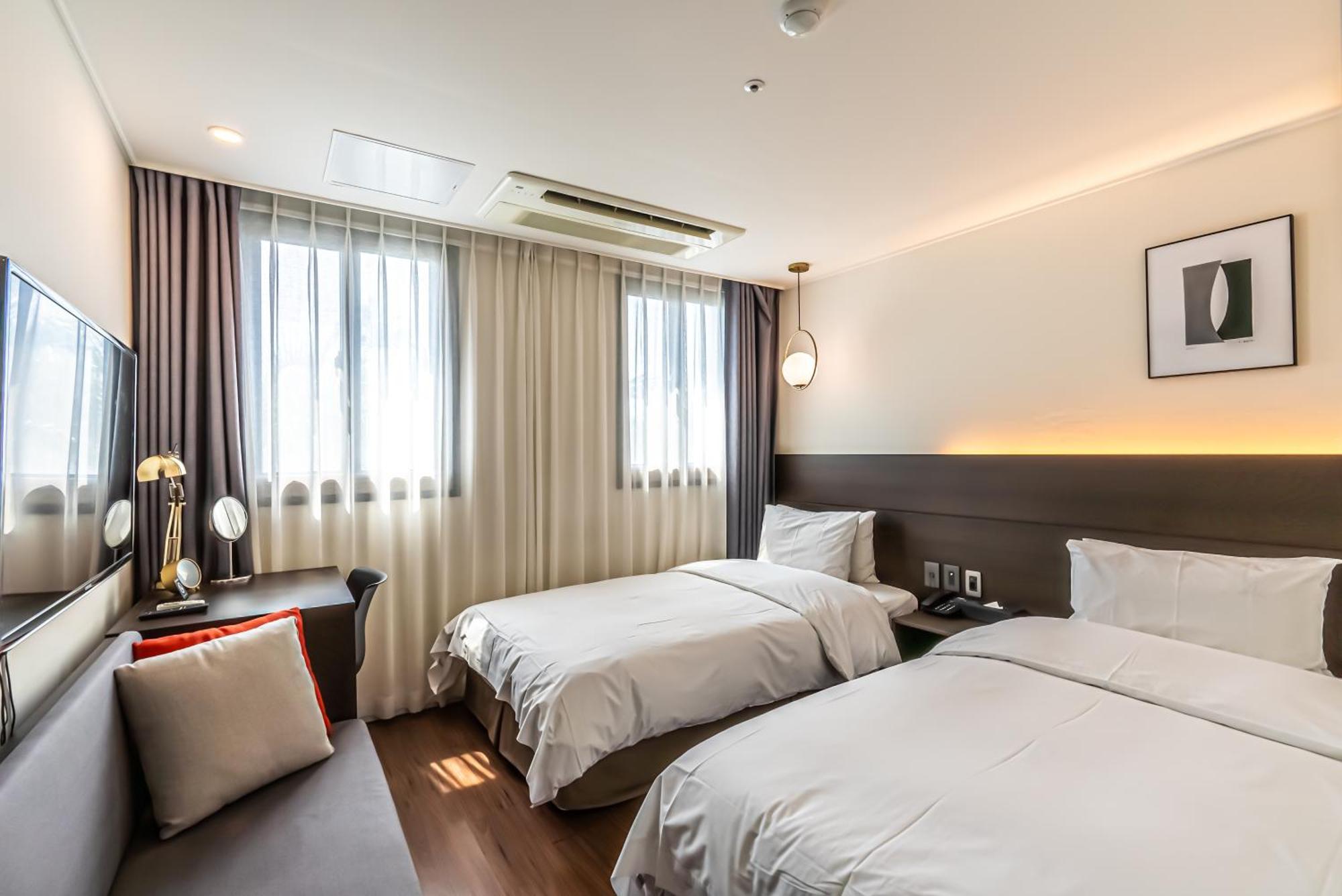 Hotel The Grang Jungmun Seogwipo Esterno foto