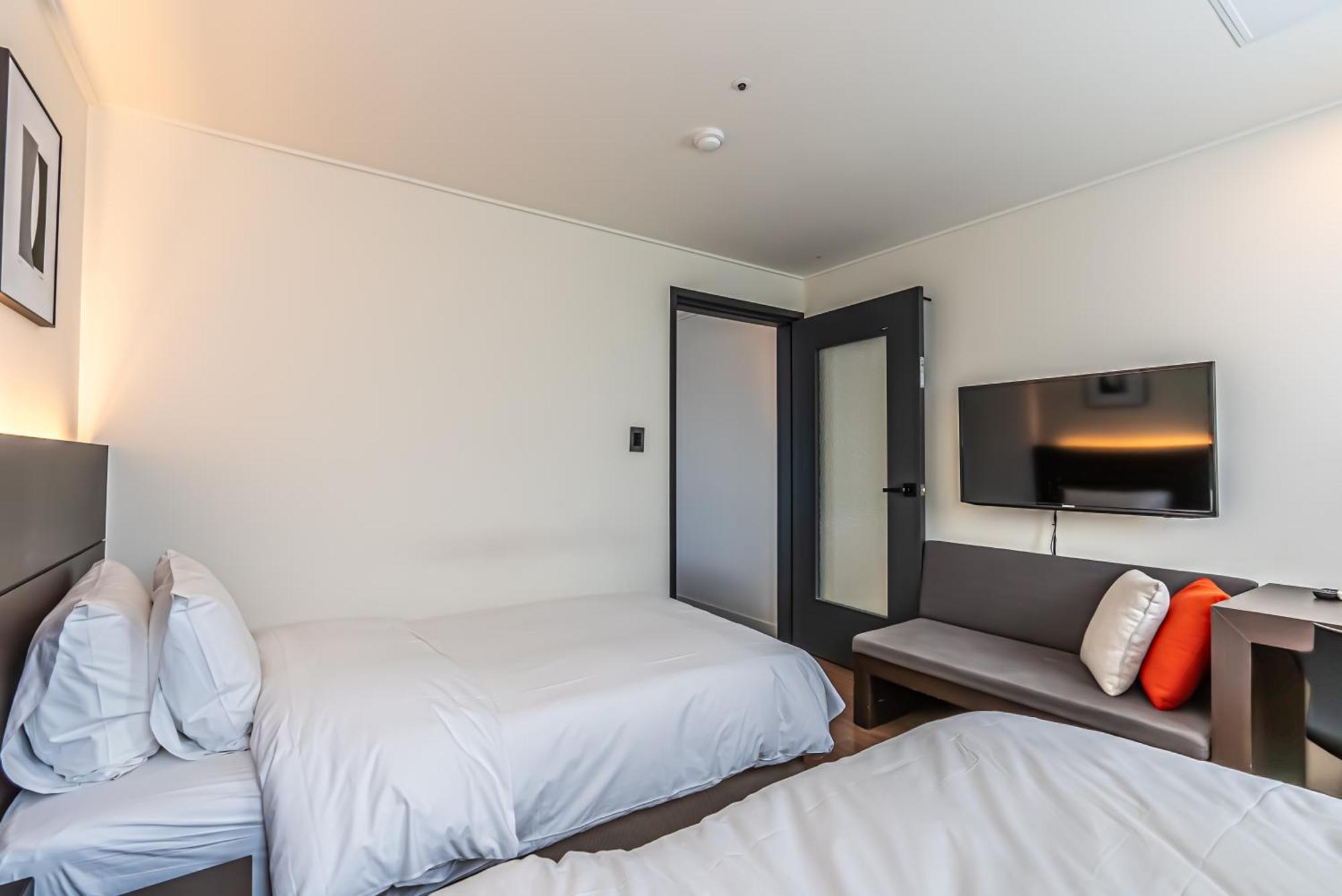 Hotel The Grang Jungmun Seogwipo Esterno foto