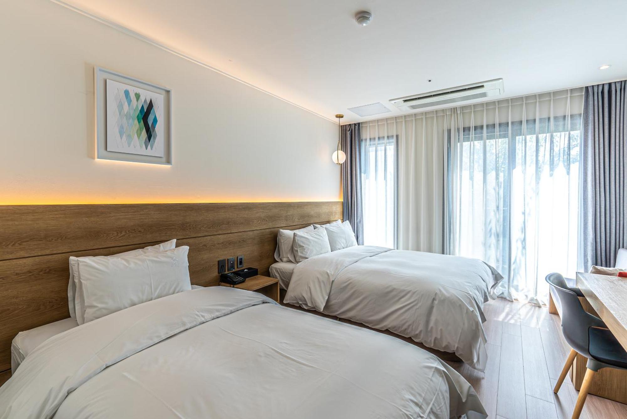 Hotel The Grang Jungmun Seogwipo Esterno foto