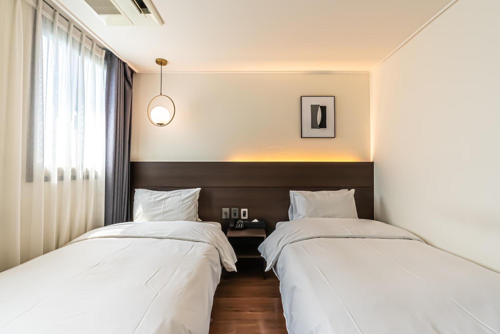Hotel The Grang Jungmun Seogwipo Esterno foto