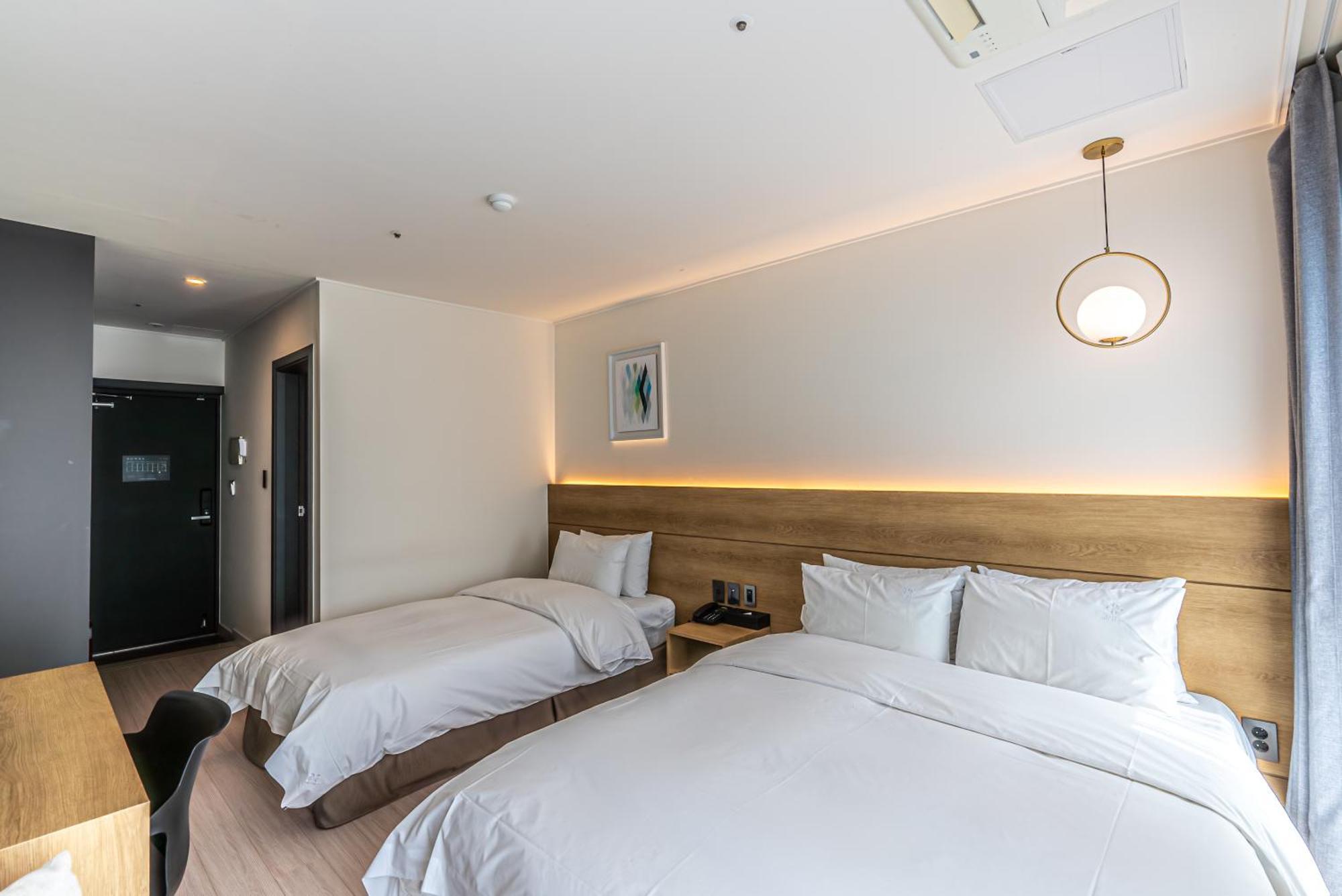 Hotel The Grang Jungmun Seogwipo Esterno foto