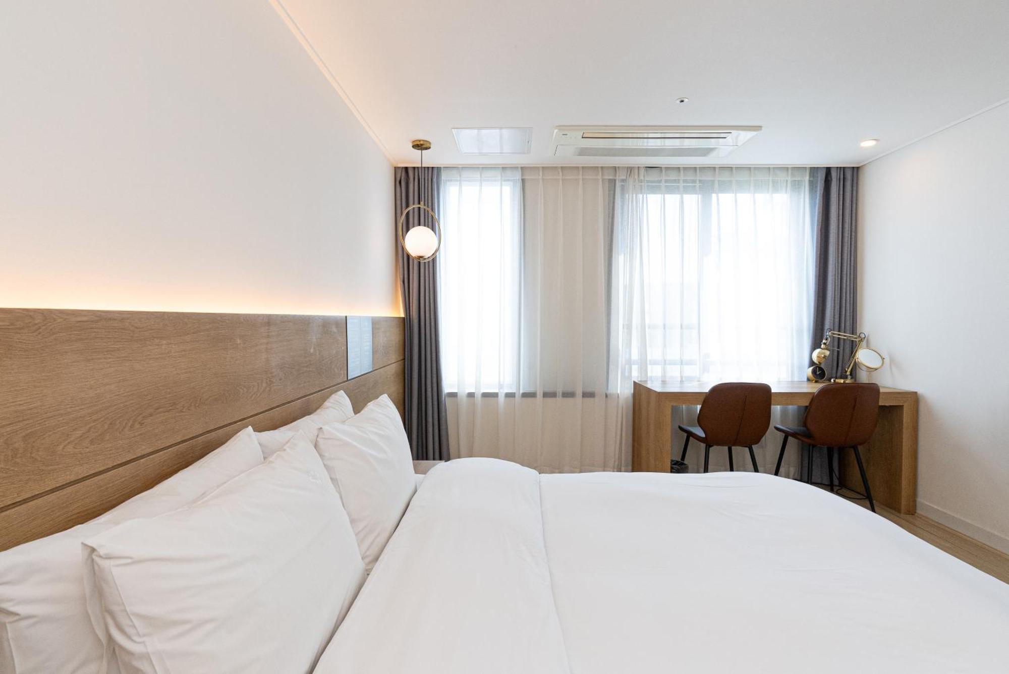 Hotel The Grang Jungmun Seogwipo Esterno foto