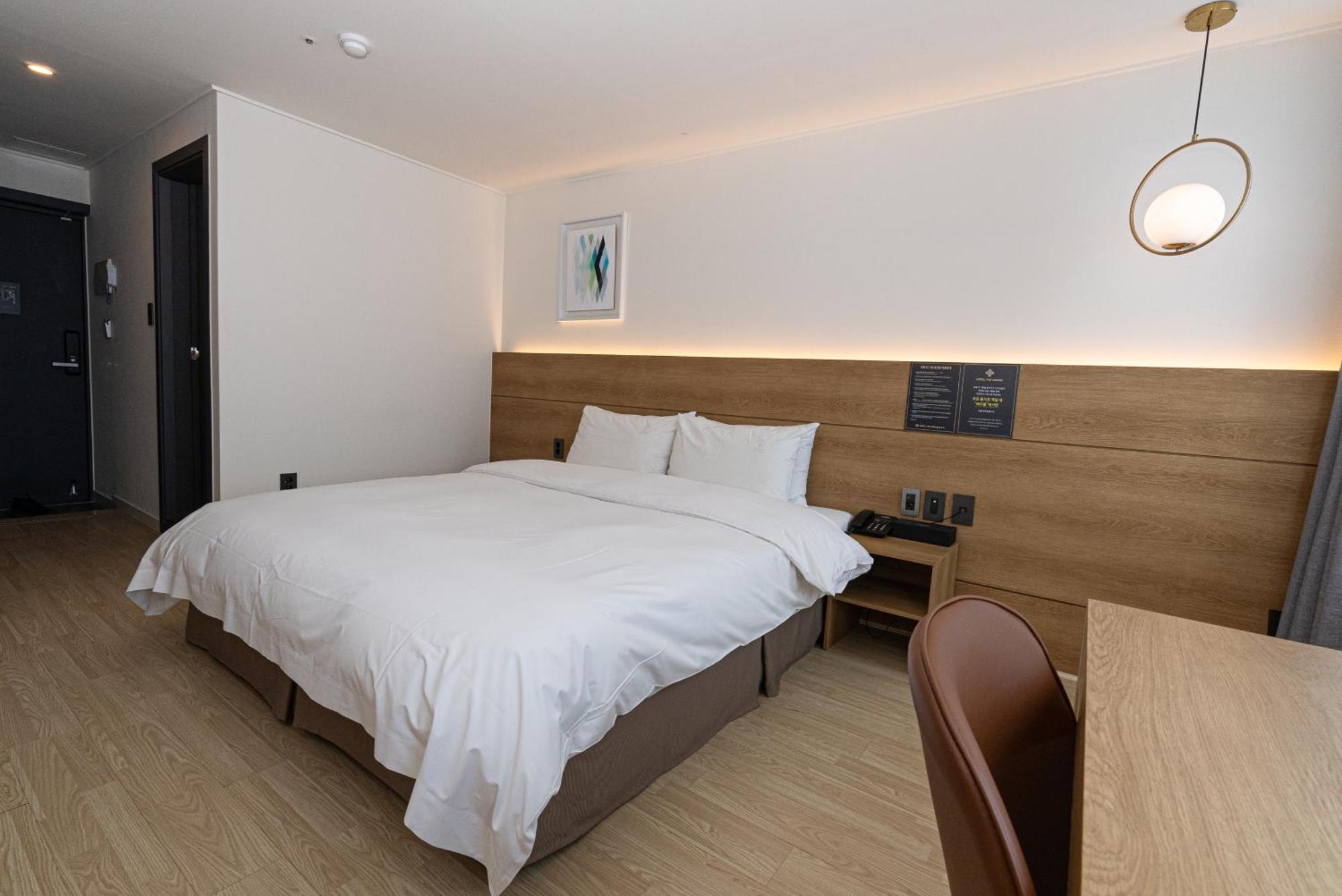 Hotel The Grang Jungmun Seogwipo Esterno foto