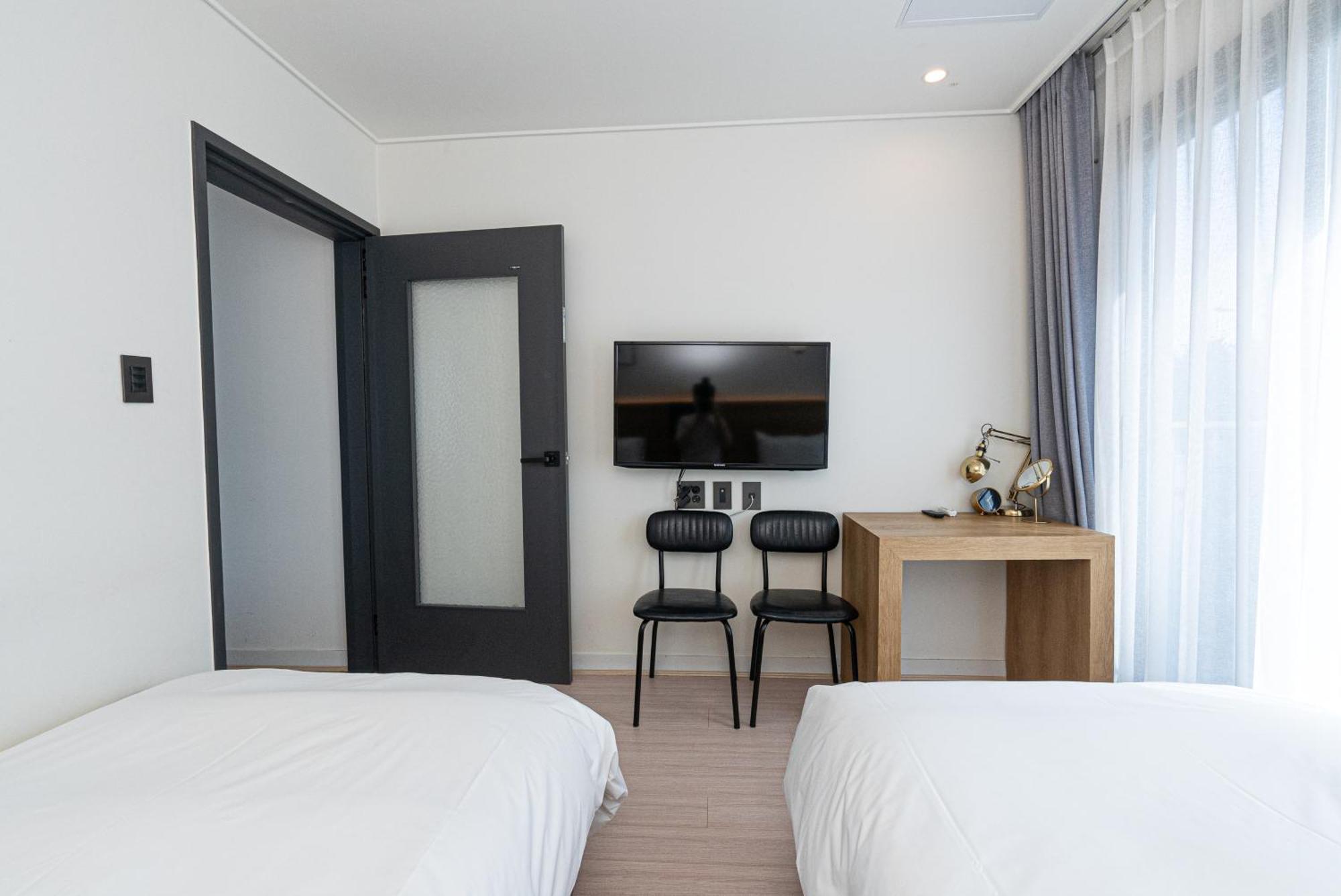 Hotel The Grang Jungmun Seogwipo Esterno foto