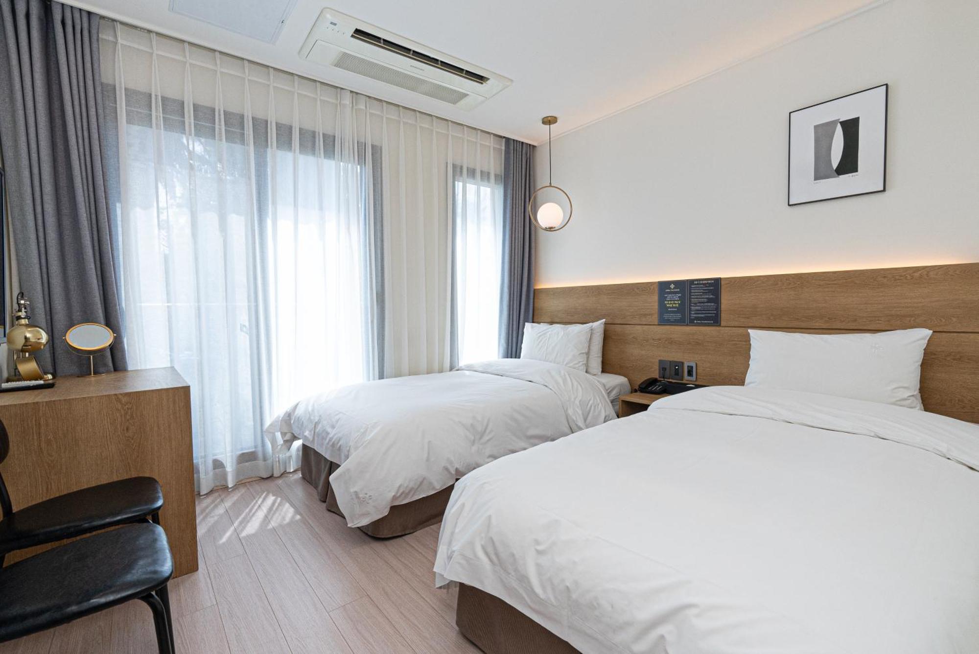 Hotel The Grang Jungmun Seogwipo Esterno foto